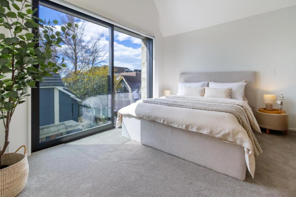 Executive Accommodation 3 Bed, 3 bath plus Garage - Resim 10