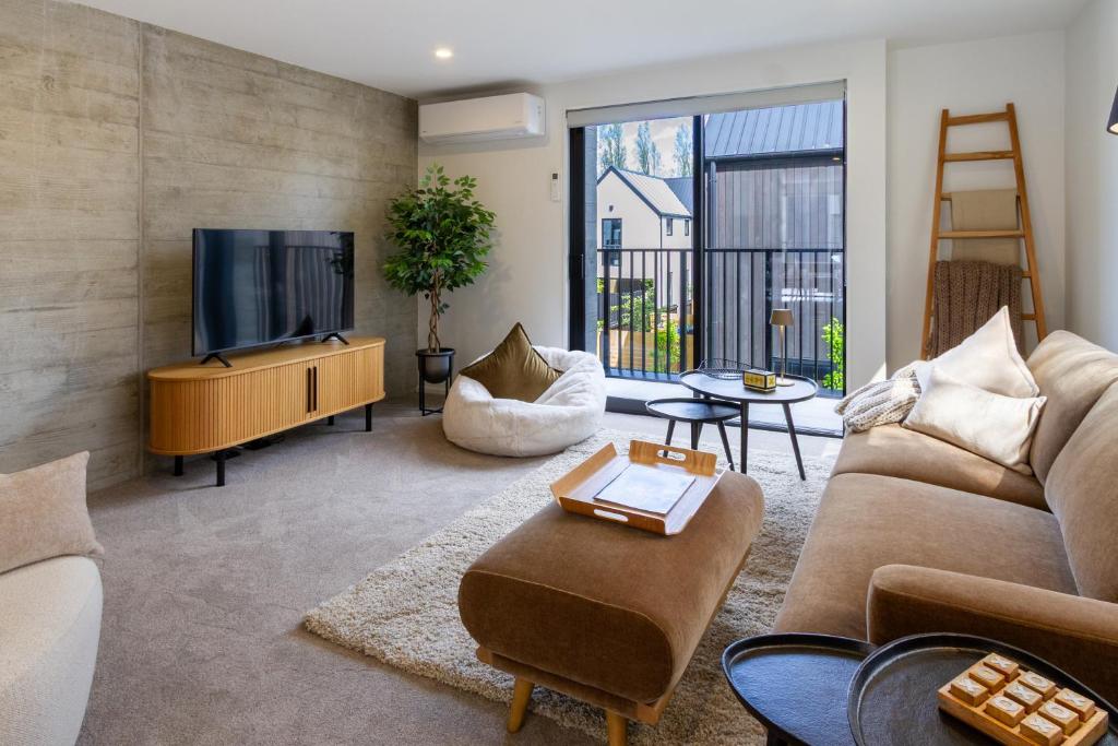 Executive Accommodation 3 Bed, 3 bath plus Garage - Resim 29