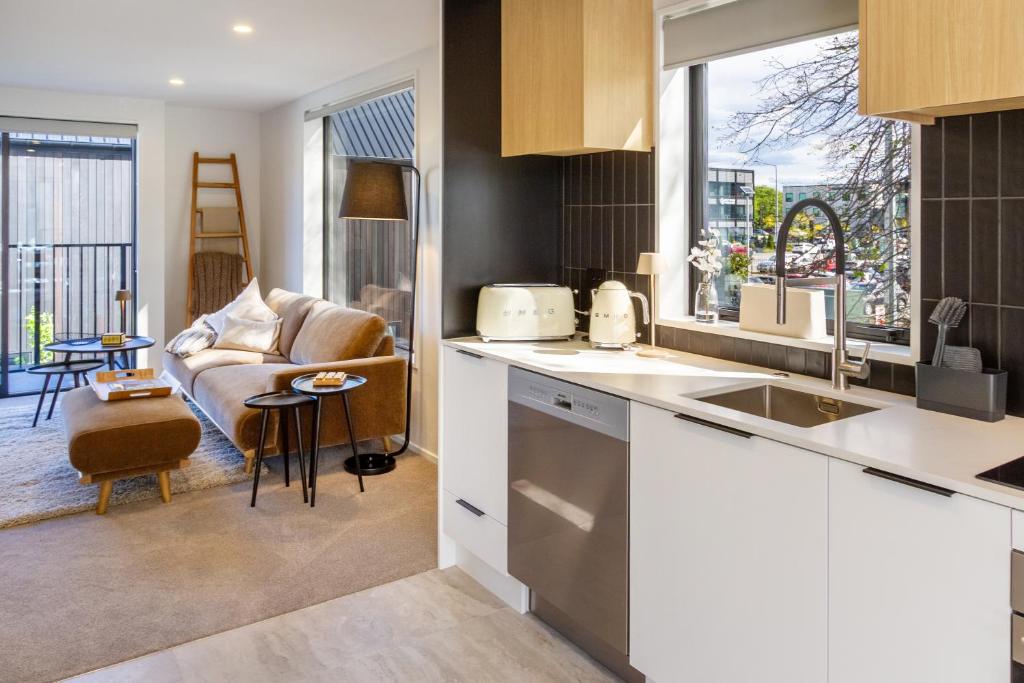 Executive Accommodation 3 Bed, 3 bath plus Garage - Resim 4