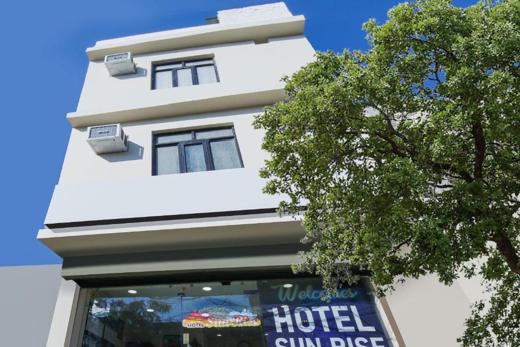 a building with a hotel gun dog sign in front of it at Hotel O Sunrise in Ludhiana