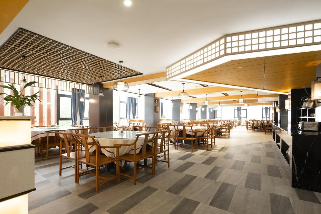 Restaurace v ubytování 博雅酒店张家界国家森林公园店