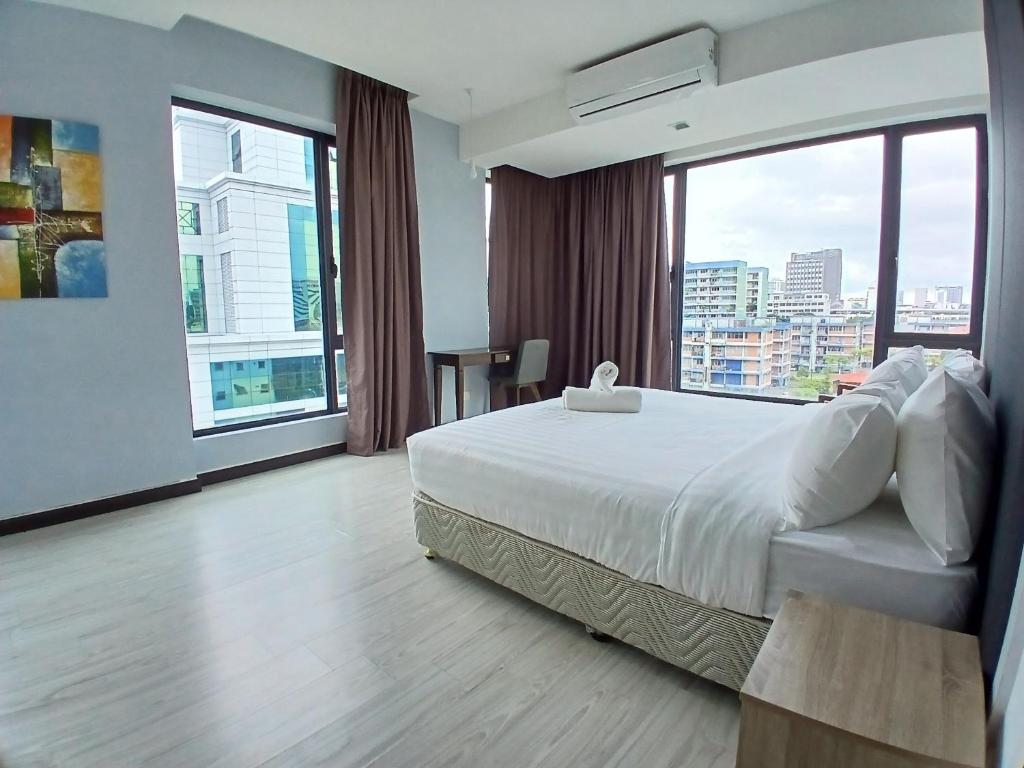 En eller flere senge i et værelse på Agrowth at Sky Suites