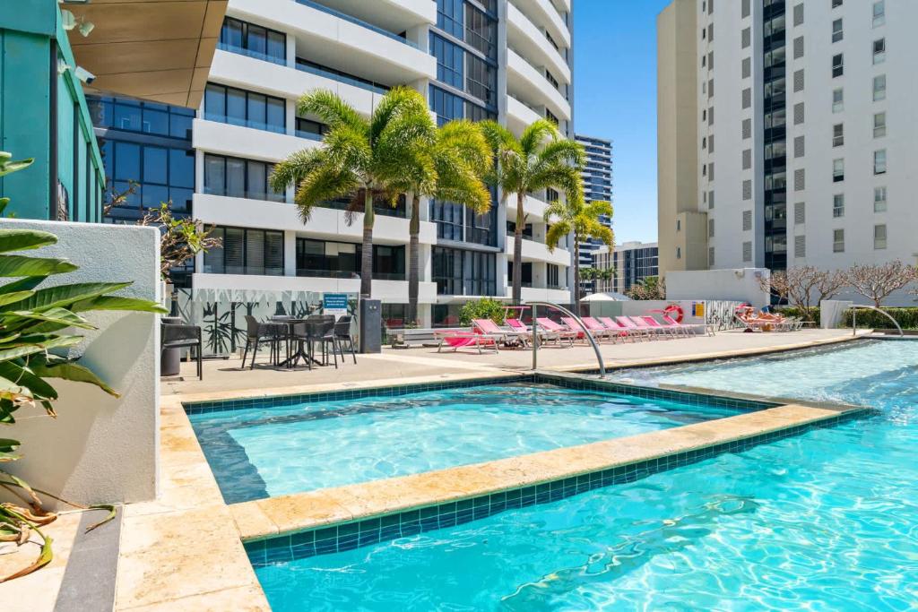 Curated visual reference: This Ocean View Three Reference: Ocean View 3 Br Apt Broadbeach גולד קוסט מחירים מעודכנים