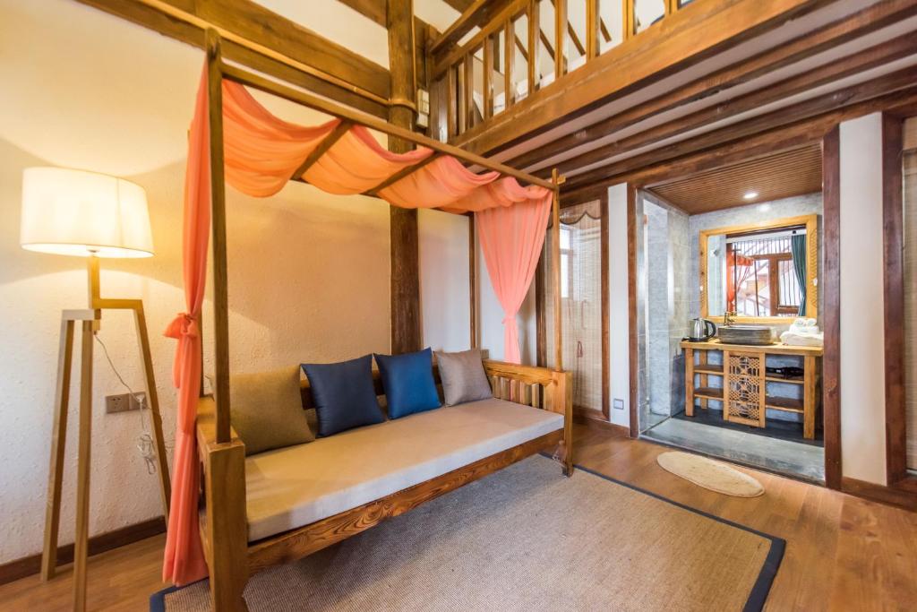 Postel nebo postele na pokoji v ubytování Lijiang Yue Tu Inn
