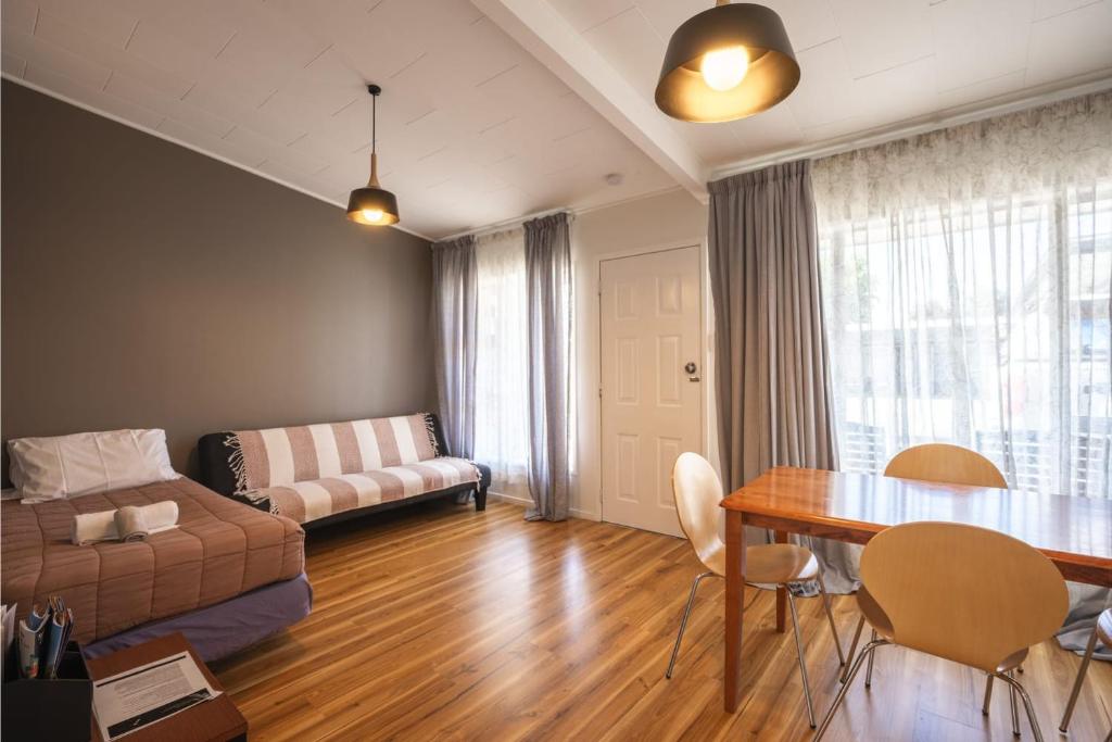 Frimley Lodge Motel - with Airport Shuttle service- Best Location in Town - Resim 35