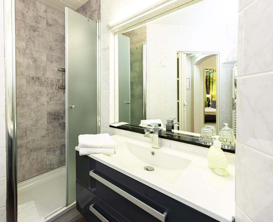 Waldhotel Kurfürst - Double Room With Balcony