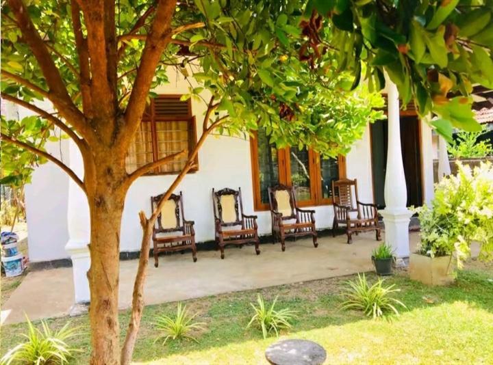 Κήπος έξω από το Aken House