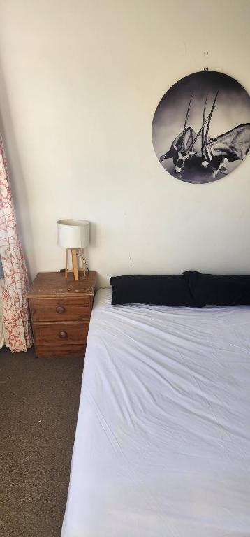 Una cama o camas en una habitación de DAD MONKeY