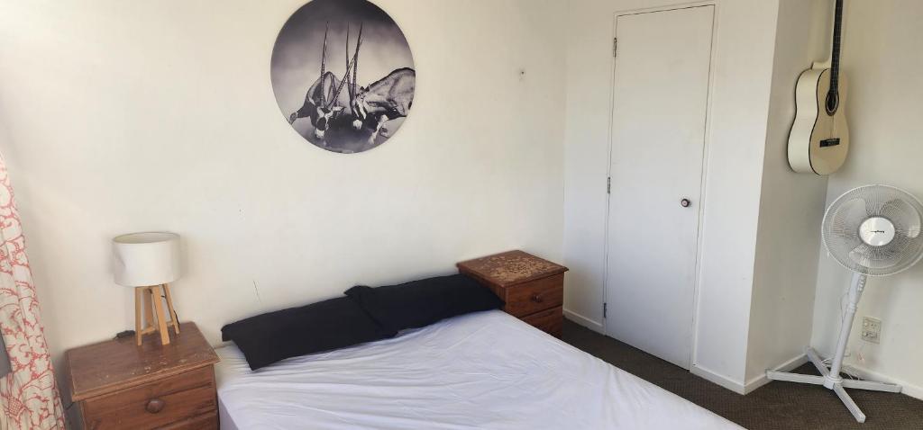 Una cama o camas en una habitación de DAD MONKeY