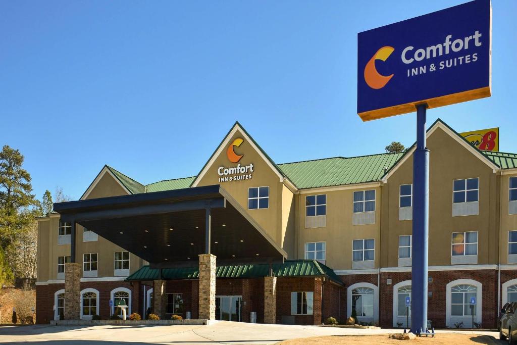 a hotel with a sign in front of a building at Comfort Inn & Suites Cartersville - Emerson Lake Point in Cartersville