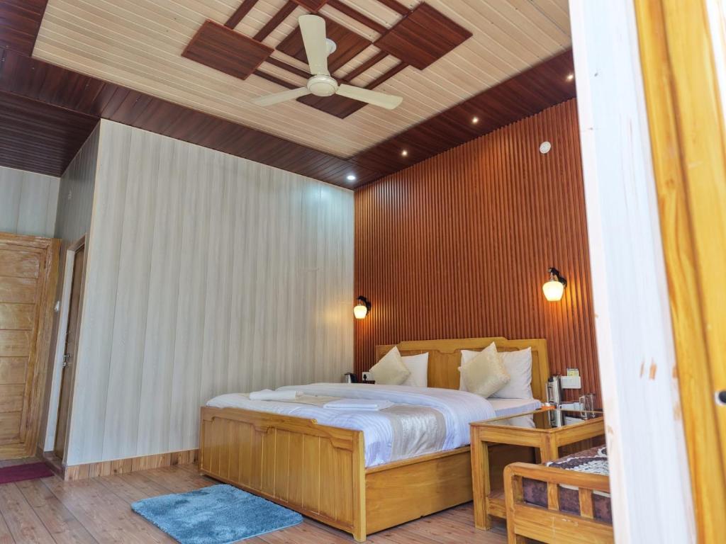 Katil atau katil-katil dalam bilik di Swarnim resort