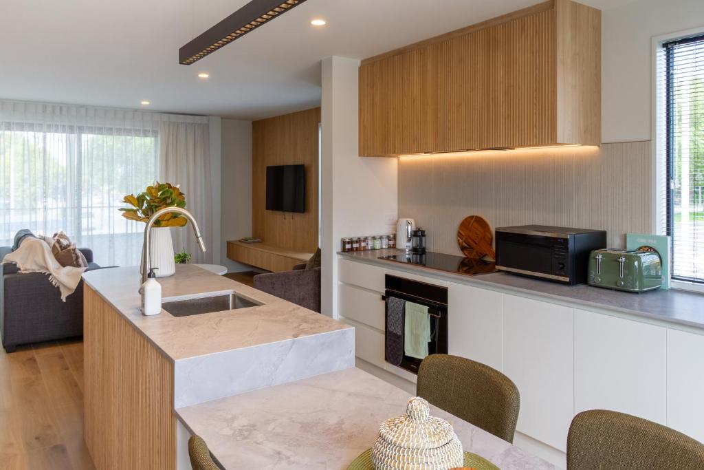 Spacious 3-Bedroom City Retreat with Garage