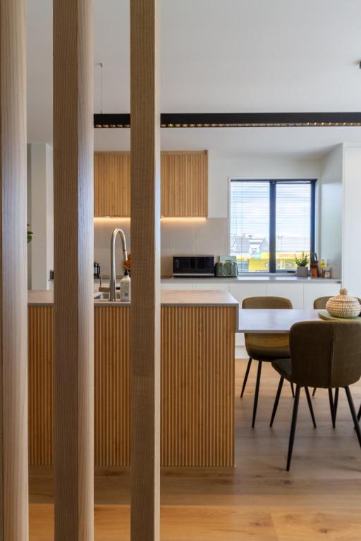 Spacious 3-Bedroom City Retreat with Garage - Resim 19