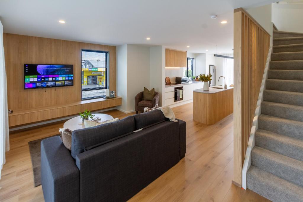 Spacious 3-Bedroom City Retreat with Garage - Resim 46