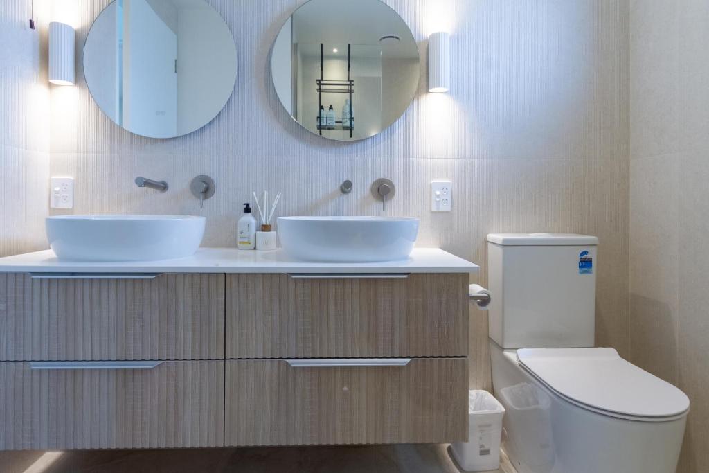 Spacious 3-Bedroom City Retreat with Garage - Resim 38