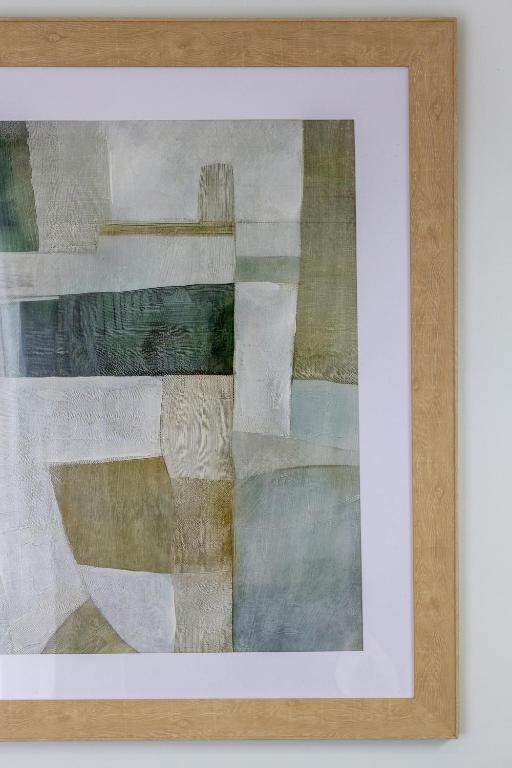 Spacious 3-Bedroom City Retreat with Garage - Resim 39