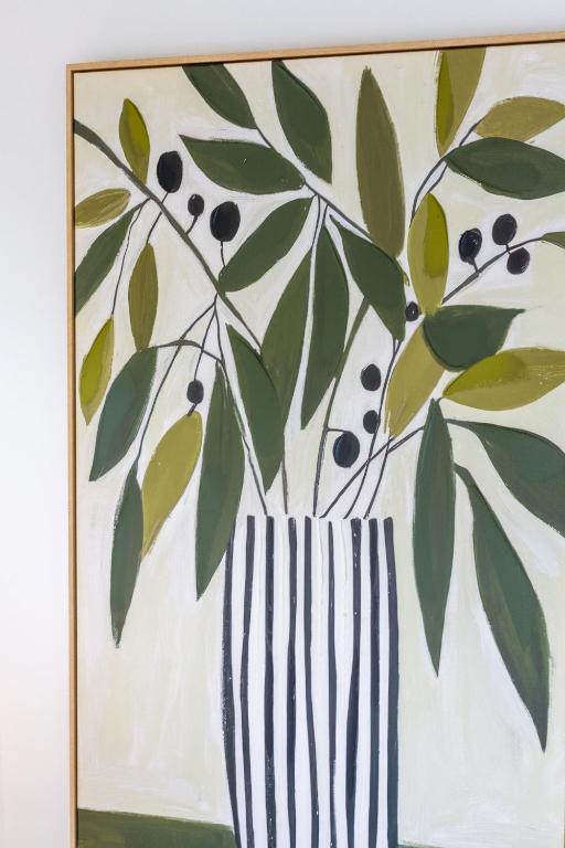 Spacious 3-Bedroom City Retreat with Garage - Resim 40