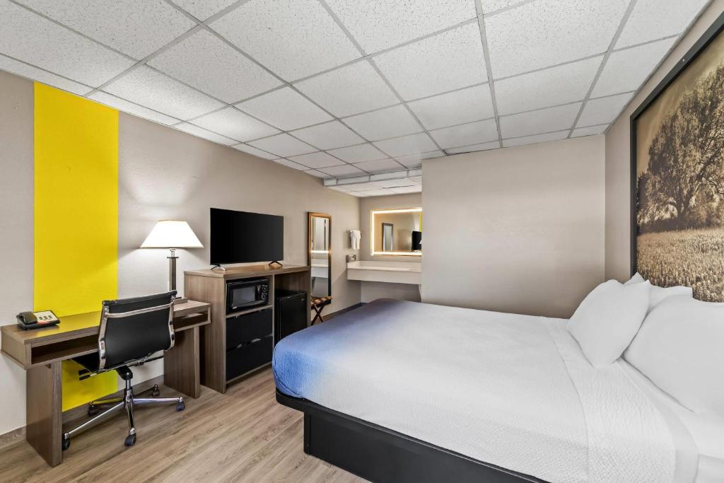 Super 8 by Wyndham Fredericksburg - Habitación Con Cama Grande - No Fumadores