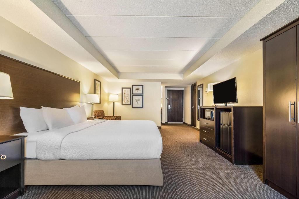 Baymont by Wyndham Bloomington MSP Airport - King Studio Suite - Non-Smoking