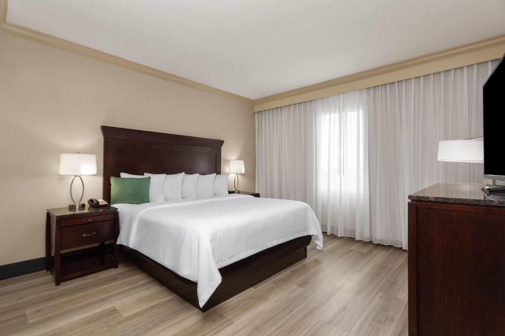 Hawthorn Extended Stay by Wyndham West Palm Beach Airport photo
