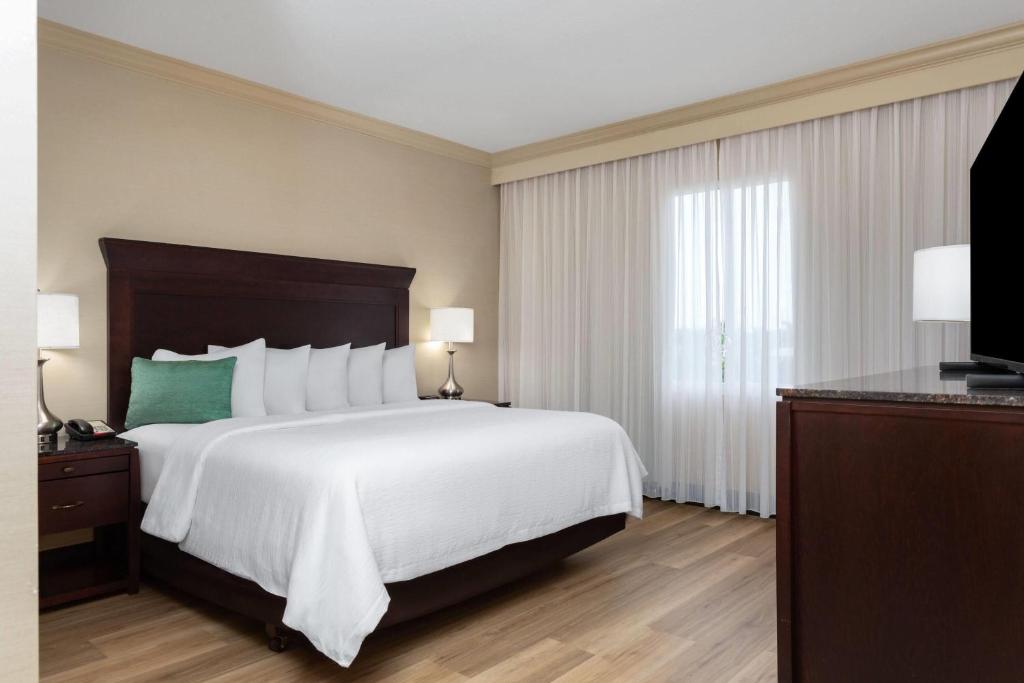 Hawthorn Extended Stay by Wyndham West Palm Beach - 
