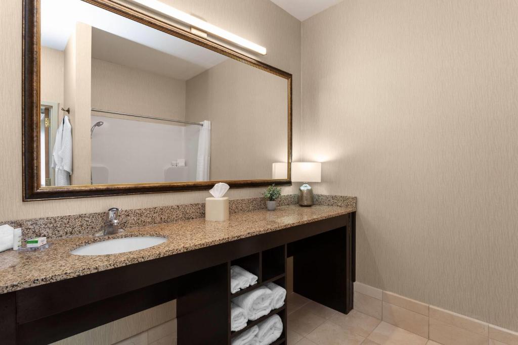 Hawthorn Extended Stay by Wyndham West Palm Beach - 