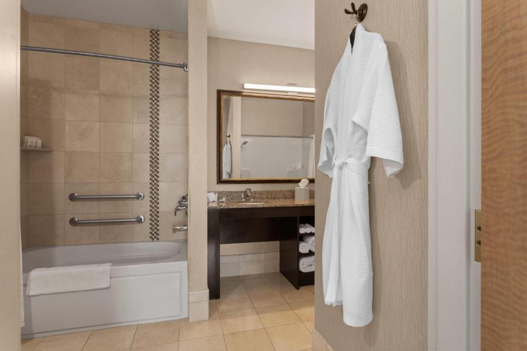 Hawthorn Extended Stay by Wyndham West Palm Beach Airport photo