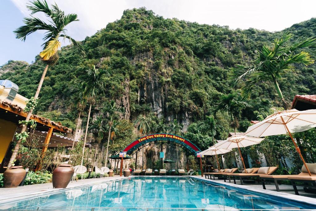 Πισίνα στο ή κοντά στο Tam Cốc Valley Eco Resort