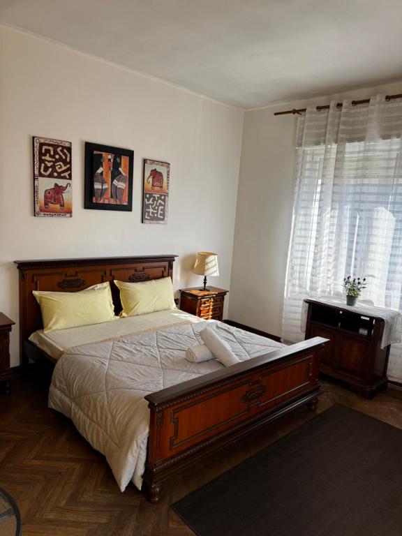 a bedroom with a large bed and a window at Cosy Dani stay, easy access to Venice in Mestre