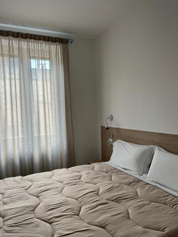 Ένα ή περισσότερα κρεβάτια σε δωμάτιο στο Central Apartment