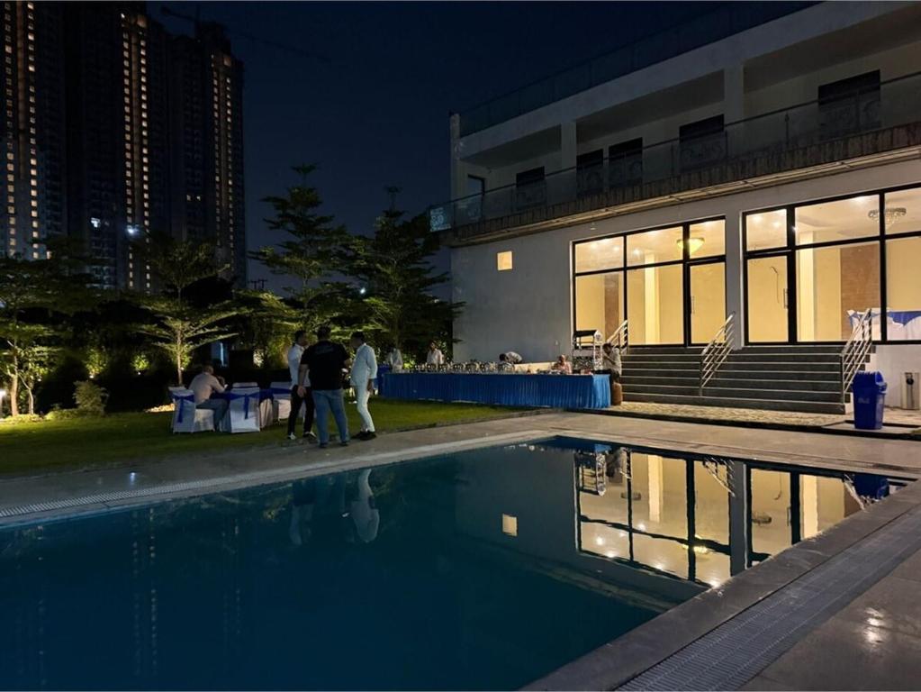 Πισίνα στο ή κοντά στο The Aamantran Greens