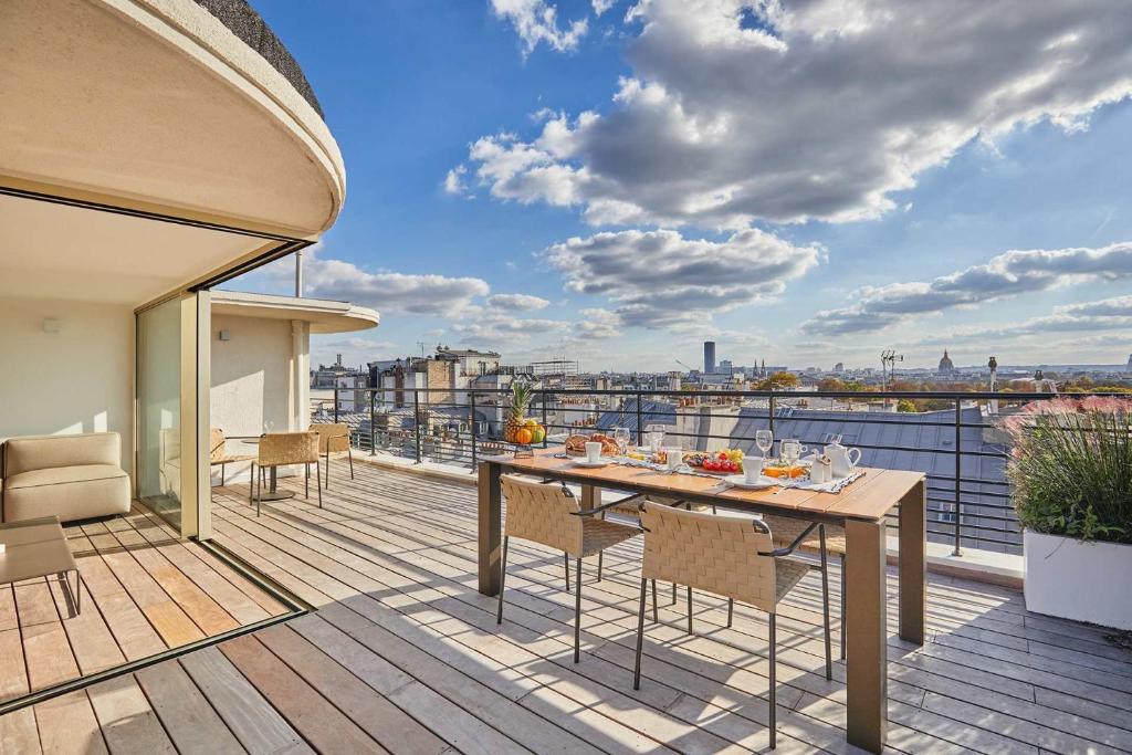 Picture of Penthouse with view of the Eiffel Tower-Faubourg, Paris (updated prices ...