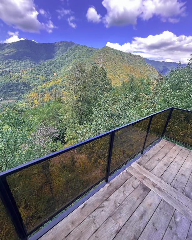 a viewing deck with a view of the mountains at Panorama Akutsa in Gulebi