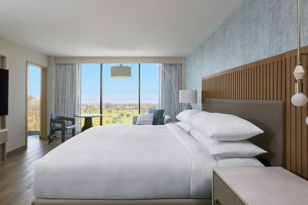 VEA Newport Beach, a Marriott Resort & Spa - 