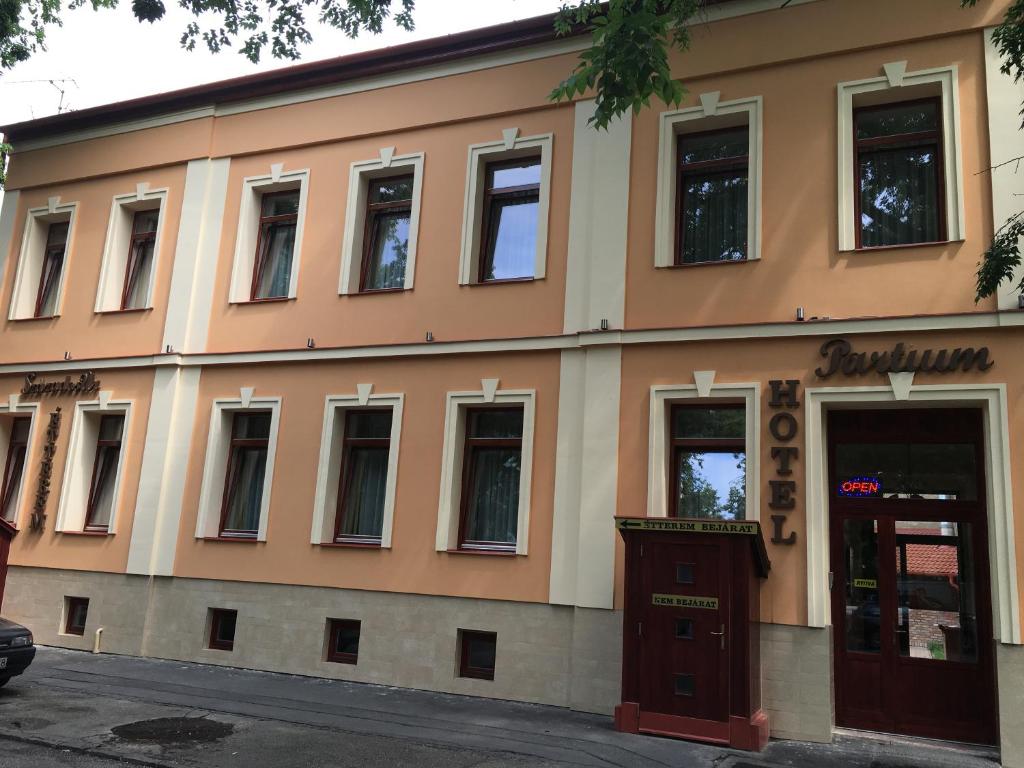 Budova, kde se hotel nachází