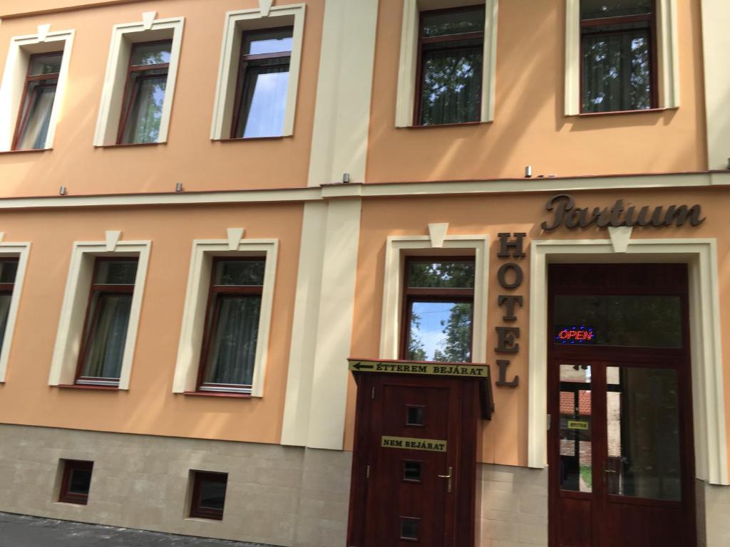 Budova, kde se hotel nachází