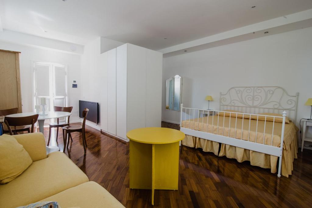 A bed or beds in a room at Agriturismo Le Vigne del Conero