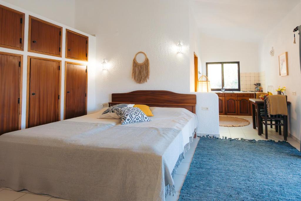 a bedroom with a bed and a dining room at Quinta do Vale Entire Property in São Bartolomeu de Messines