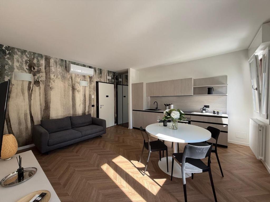 a living room with a table and a couch at Appartamento Aurora in Pordenone