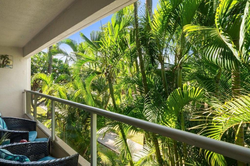 a balcony with a view of palm trees at Maui Banyan H207 · MB H207 Maui Escape Near Beach, Pool & Hot Tu in Kihei
