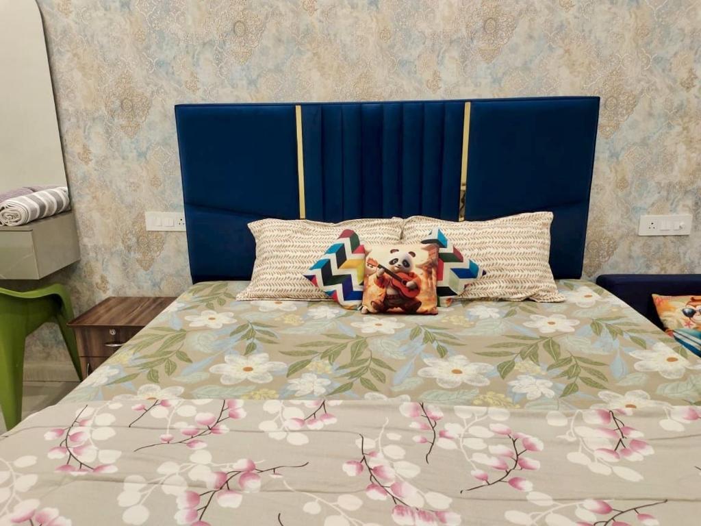 Postel nebo postele na pokoji v ubytování Elegance Beyond Ordinary Stays