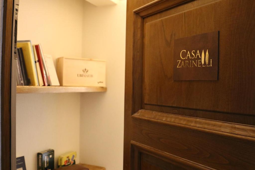 a room with a door and a book shelf with books at Casa Zarinelli in Castagneto Carducci