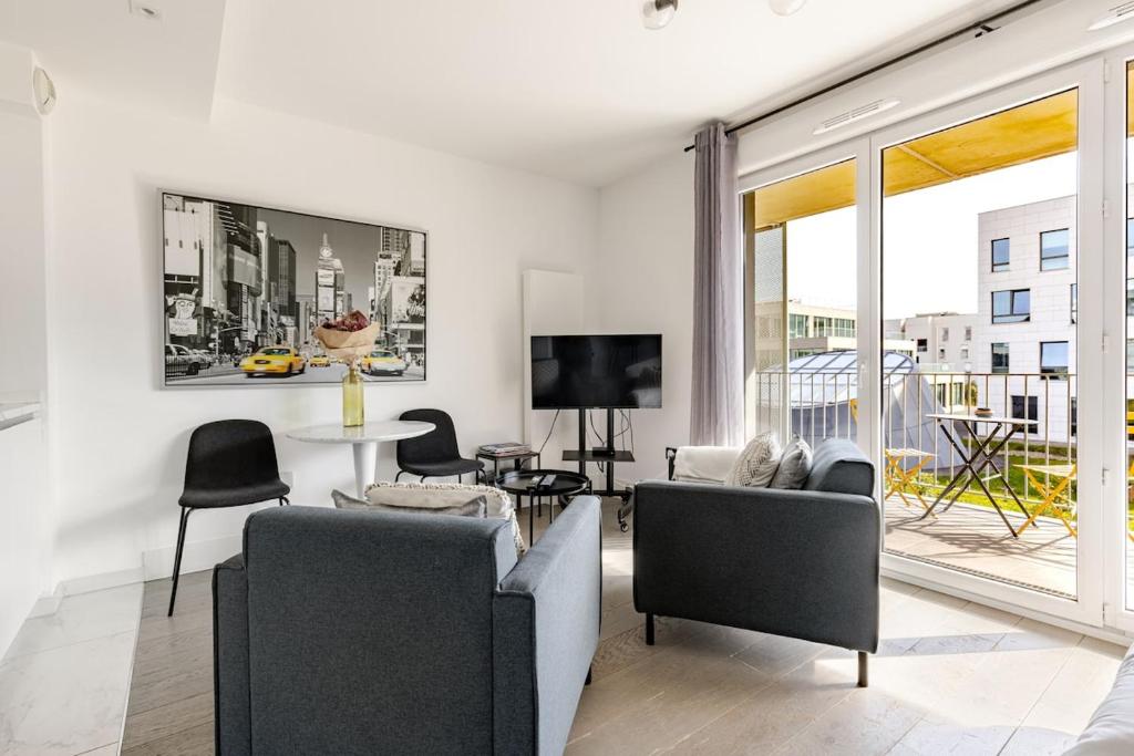 Et opholdsområde på FIRST Modern Studio/ balcony/ free car park/ 2P