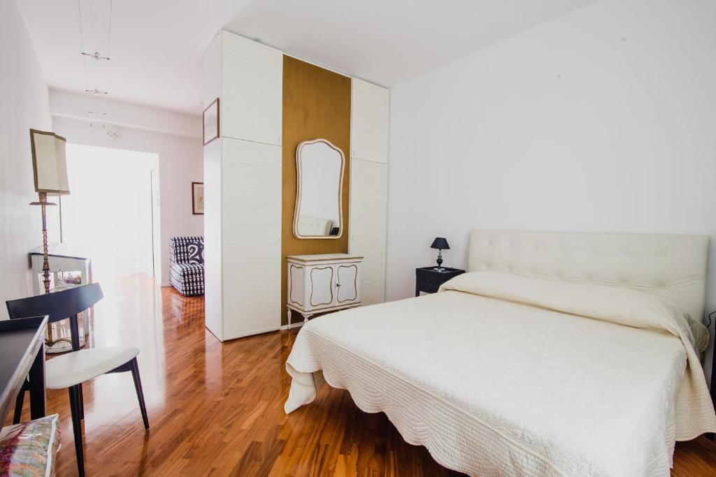 A bed or beds in a room at Agriturismo Le Vigne del Conero