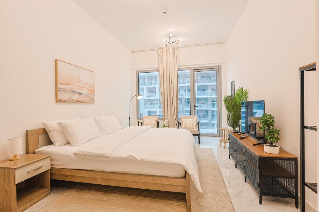 Giường trong phòng chung tại Traveler's Haven Studio - Masdar City