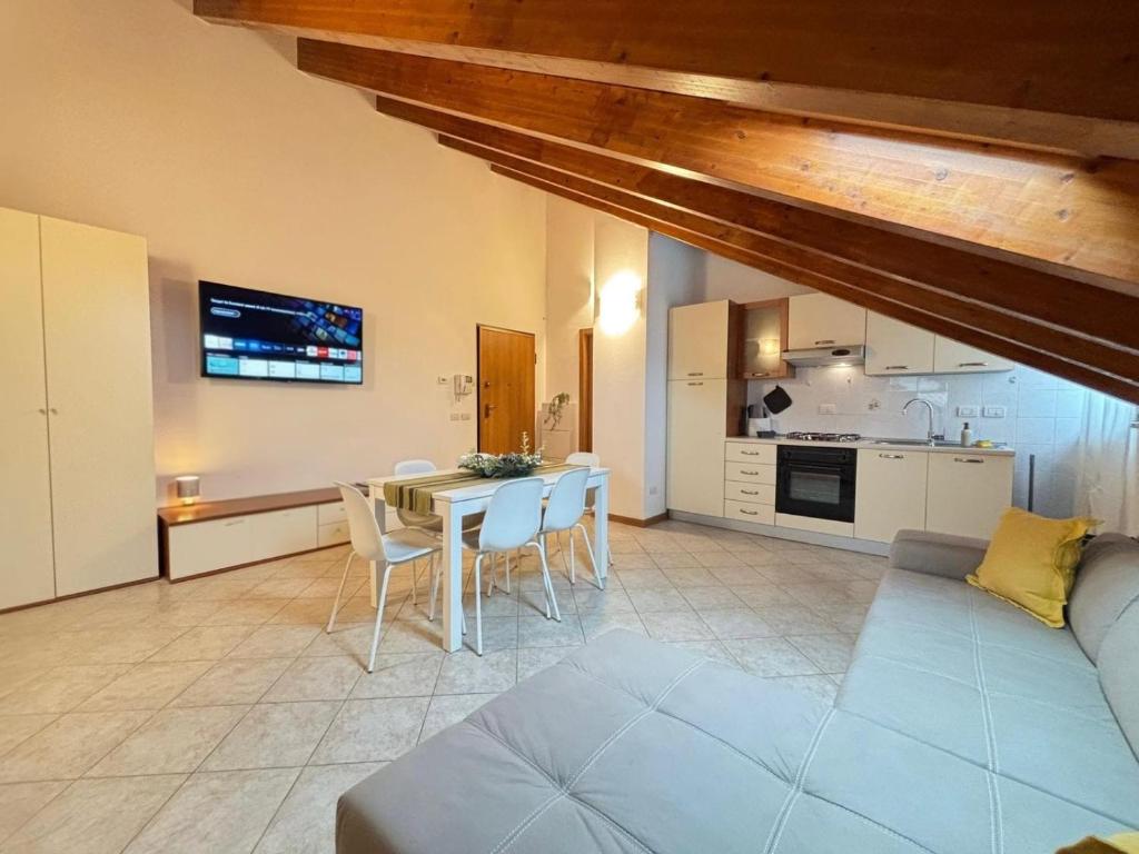 Μια τηλεόραση ή/και κέντρο ψυχαγωγίας στο L'Attico di Luca