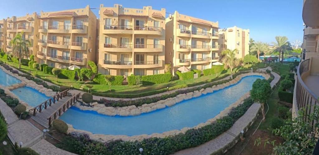 Πισίνα στο ή κοντά στο The View - Luxury One bedroom Apartment