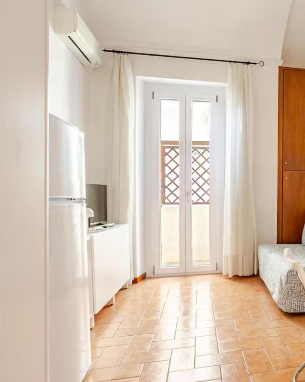 2 Bedroom Apartment for 4 Quiet Tram 8 to Trastevere Vatican