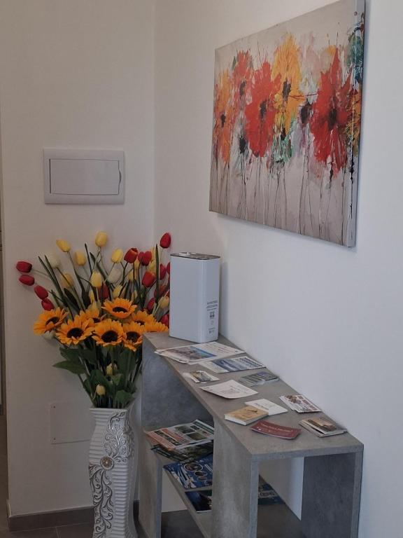 Sotto Castello Living Room - 15