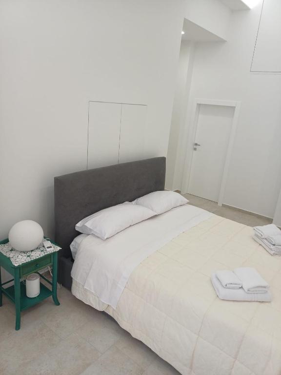Una cama o camas en una habitación de Dimora Marte